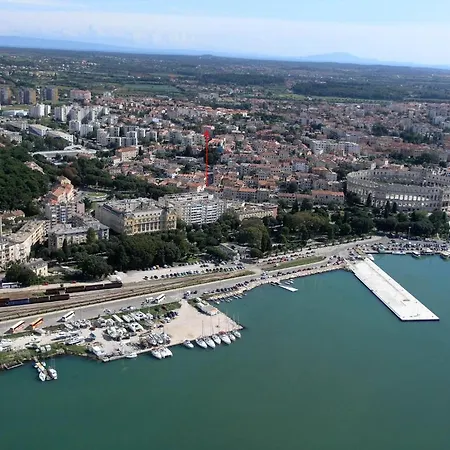Center - Near The Central Bus Station Appartement Pula